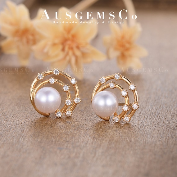 14K Cute Whirlwind Shaped Yellow Gold Pearl Earrings Round Diamond