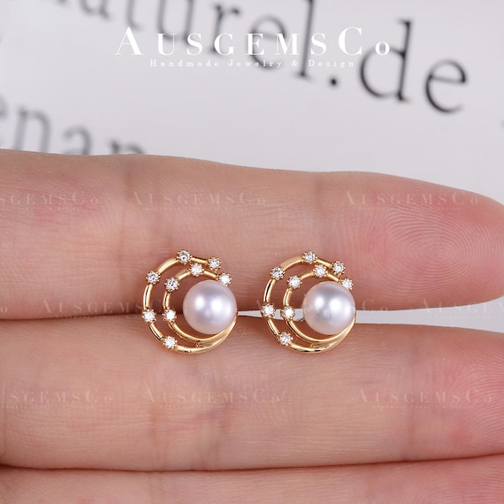 14K Cute Whirlwind Shaped Yellow Gold Pearl Earrings Round Diamond