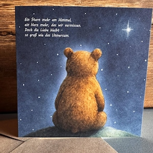 Carte de condoléances moderne avec ours - "Une étoile de plus dans le ciel..."