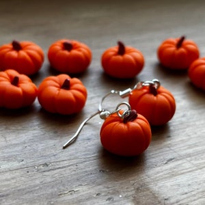 Handmade Pumpkin Earrings, Autumn Earrings, Jack O Lanterns, Spooky Earrings, Halloween Accessories, Pumpkin Drop Earrings, 3D Pumpkin