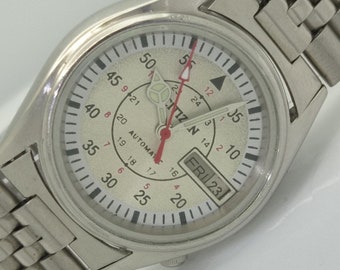 Genuine Vintatge Citizen automatic 8200 japan mens day/date silver dial wrist watch 006-a412466-2