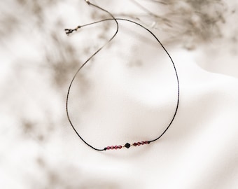 Pulsera de hilo de deseos con granate FAITH con oro de 14k