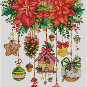 Può includere: Un'illustrazione a tema natalizio con una ghirlanda di stelle di Natale con ornamenti appesi. Gli ornamenti includono una stella di pan di zenzero, una pigna, una casetta per uccelli, una campana, una chiave, una palla e un biscotto di pan di zenzero.