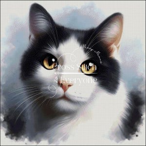 Könnte beinhalten: Ein Kreuzstichmuster mit einer Nahaufnahme des Gesichts einer Katze. Die Katze hat schwarz-weißes Fell, gelbe Augen und eine rosa Nase. Der Text "Cross Stitch 4 Everyone" ist auf dem Bild zu sehen.