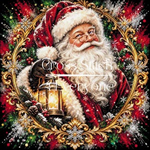 Könnte beinhalten: Ein Kreuzstichmuster mit dem Weihnachtsmann mit weißem Bart, roter Mütze und Mantel, der eine leuchtende Laterne hält. Das Bild ist von einem verzierten Goldrahmen mit Schneeflocken, Tannenzweigen und roten Beeren umgeben. Text Cross Stitch Everyone.