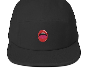 Unisex 5 panel cap / hat with embroidered mouth