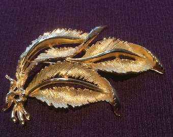 Gold Coloured Leaf Brooch Vintage from the 1970s