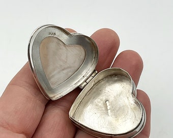 Silver Double Lidded Pill Box シルバーピルケース Amazon.com: Silver Vintage Pill Box 7 Day Metal Pill Box