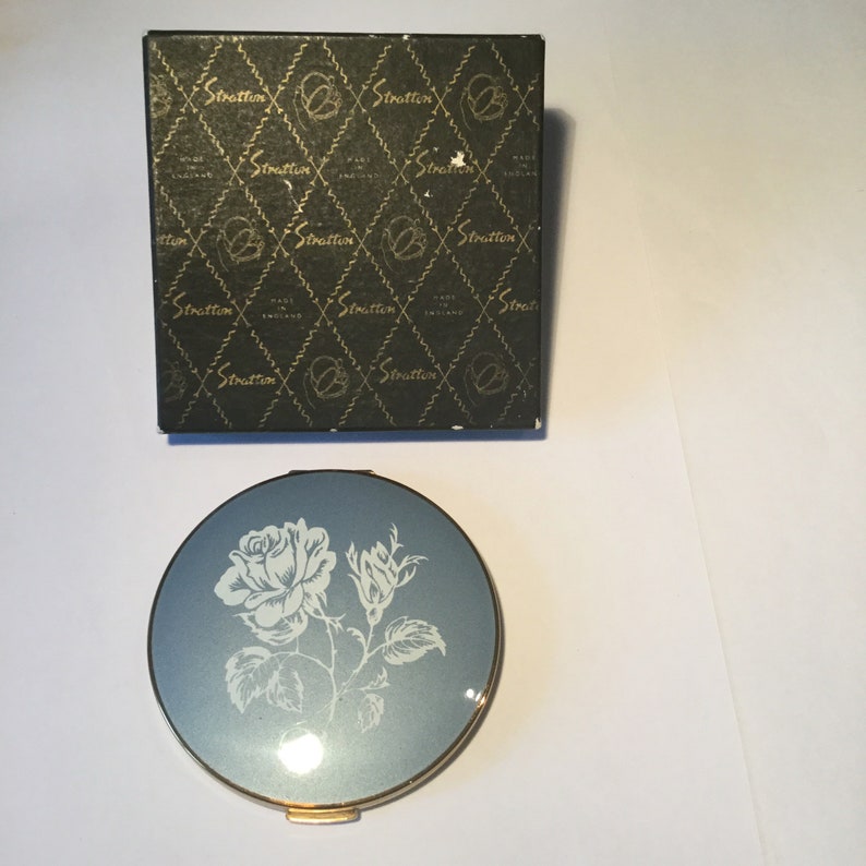 1960s Vintage Stratton Convertible Compact in Original Box Stratton White Rose on Blue Powder Compact