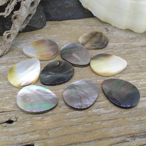 8 x Black Lip Mother of Pearl Beads - 20g Natural Colours, Beach, Tahiti, Crafting, 1mm Holes, Side Drilled - FREE WORLDWIDE DELIVERY 3662