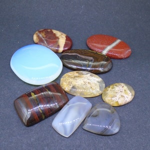 10 x Cabochons mixtes - Jaspe rouge, œil de tigre, agates du Botswana, opalite, agate de paysage, 100g de cabines en pierres précieuses réelles, LIVRAISON GRATUITE DANS LE MONDE ENTIER