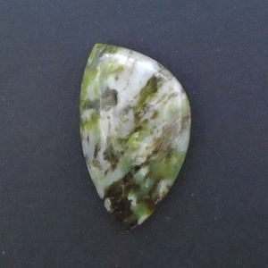 1 x Connemara Cabochon - Top Quality, Wing Shape, Irish Marble, Perfect for Jewellery Setting, Crafts, Ireland, Luck-FREE WORLDWIDE DELIVERY