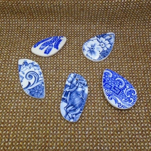 5 x Old Willow Vintage Porzellan Gebohrt Cabochons - 15g Verschiedene Größen, Blau & Weiß, Upcycled, Anhänger, WELTWEIT VERSANDKOSTENFREI 3701