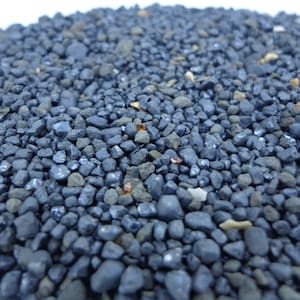 Rubini Elie in sabbia nera - 100 g raccolti a mano, sabbia di spiaggia di basalto, rubini Elie, colore naturale, Scozia - CONSEGNA GRATUITA IN TUTTO IL MONDO