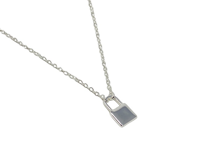 A Stunning Sterling Silver Plain Padlock Pendant on an Adjustable 40-45cm Necklace