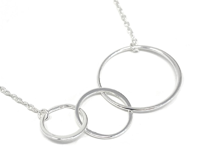 Ladies Entwined Circles Necklace in Sterling Silver 46cm Ideal for Girls, Mum, Grandmother, Sister, Friend, Girlfriend, Wife