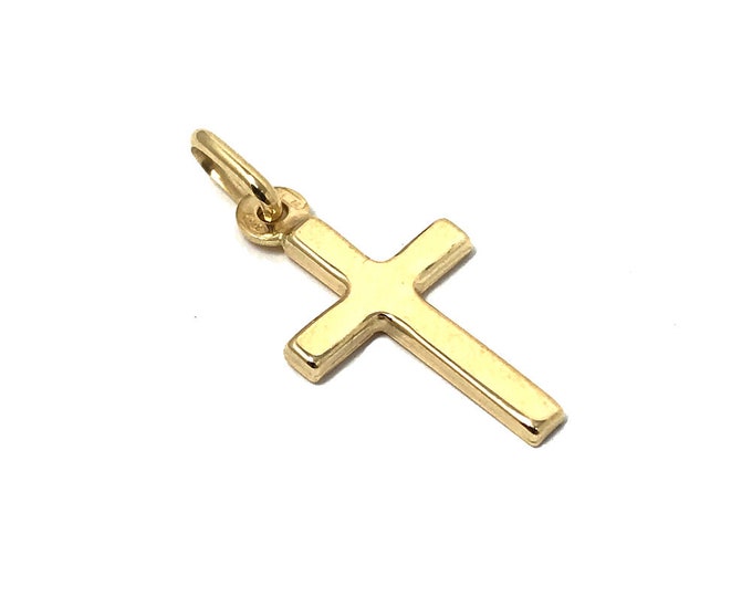 Delicate 9 ct Gold Hallmarked Cross Pendant in Presentation Box