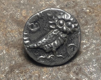 bottone con aquila greca