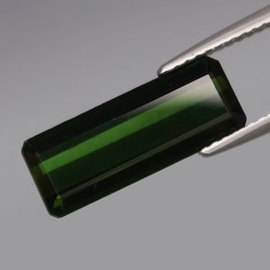 Natural green Tourmaline gemstone, clean! 3.90ct., from Mozambique, none treatment, emerald cut