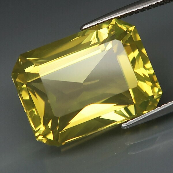 Fantastique grosse pierre précieuse de quartz jaune jaune naturel, 15.89ct., du Brésil, taille émeraude, aucun traitement, #A790