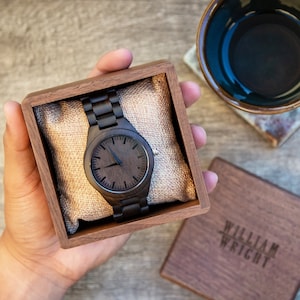 Montre en bois gravé et coffret cadeau en noyer Montre pour homme, cadeau du 5e anniversaire du mari, père de la mariée, marié, papa, frère, fête des pères 2024 image 2