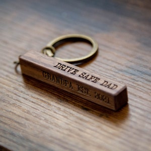 Wood Bar Key Chain Custom 4 Sided Engraved Keychain for New Home Car, Father's Day Gift for Mom Dad Grand pa Husband From Kids, Dad Gift afbeelding 2