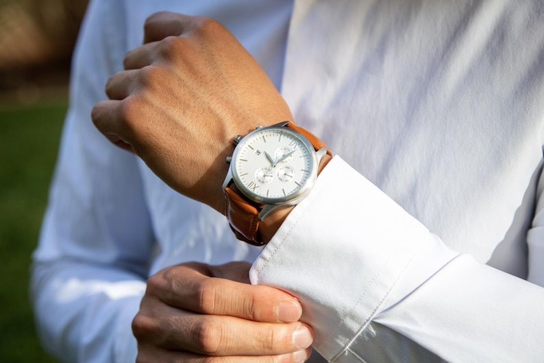 Engraved Metal Watch w/ Tan Leather Strap & Gift Box - Personalized Message Mens Watch Wedding Anniversary Gift Fiance Husband Dad Son bild 5
