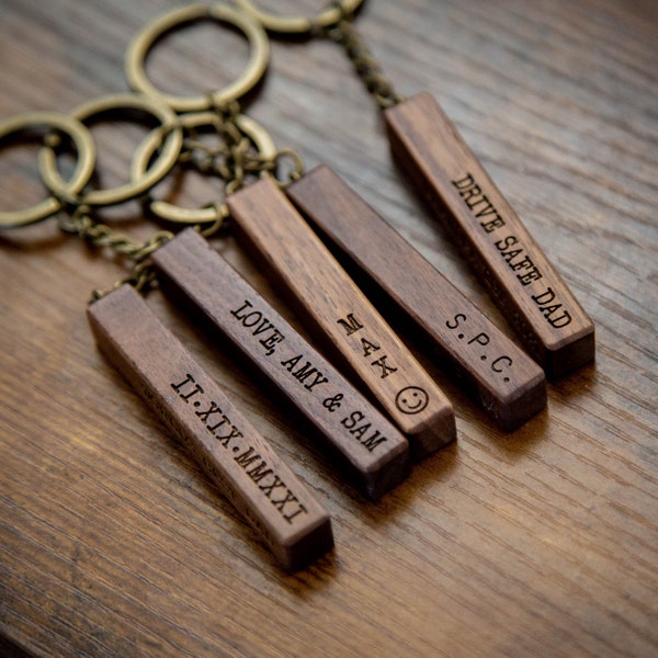 Llavero de barra de madera grabada, de 4 lados, para casa nueva, coche, viajes de fin de semana, regalo para mamá, papá, abuelo, hermana, llavero personalizado con fecha para hombre.