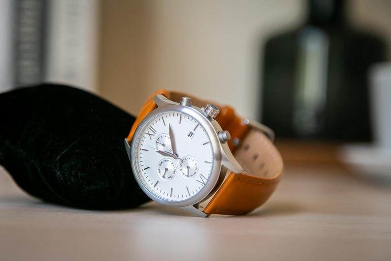 Engraved Metal Watch w/ Tan Leather Strap & Gift Box - Personalized Message Mens Watch Wedding Anniversary Gift Fiance Husband Dad Son bild 4