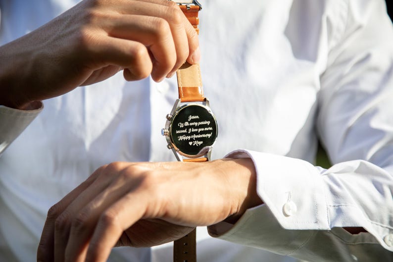 Engraved Metal Watch w/ Tan Leather Strap & Gift Box - Personalized Message Mens Watch Wedding Anniversary Gift Fiance Husband Dad Son bild 2