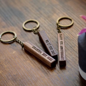 Wood Bar Key Chain Custom 4 Sided Engraved Keychain for New Home Car, Father's Day Gift for Mom Dad Grand pa Husband From Kids, Dad Gift afbeelding 3