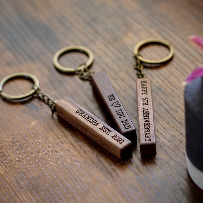 Wood Bar Key Chain Custom 4 Sided Engraved Keychain for New Home Car, Father's Day Gift for Mom Dad Grand pa Husband From Kids, Dad Gift afbeelding 3