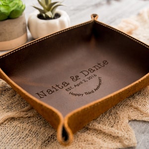 Engraved Anniversary Leather Valet Tray Gift - 3rd Year Anniversary Gift Couple Gifts, Dnd Dice Tray, Husband Wife, Thoughtful Custom Gift