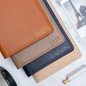 Porte-passeport en cuir gaufré - Portefeuille de voyage avec nom personnalisé, cadeaux d'entreprise pour retraités, cadeau de voyage de mariage personnalisé