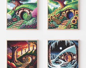 Puede incluir: Cuatro patrones de punto de cruz que muestran una casa hobbit en diferentes estaciones. El primer patrón muestra una casa hobbit verde con una puerta verde y flores. El segundo patrón muestra una casa hobbit amarilla con una puerta azul y girasoles. El tercer patrón muestra una casa hobbit roja y naranja con una puerta marrón y hojas de otoño. El cuarto patrón muestra una casa hobbit azul con una puerta marrón y nieve.