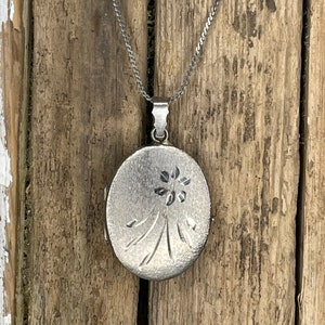 Large Vintage Solid Silver Oval Locket Necklace | Etched Engraved Opening Photo Pendant | European 835 Jewellery | 21&quot; Chain | Gift Mum Mom
