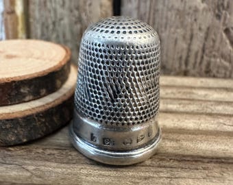 Dedal de plata maciza antigua / Charles Horner Chester Hallmark / 1898 Artesanía coleccionable / Vintage costura abeja estudiante modista / Tamaño 7