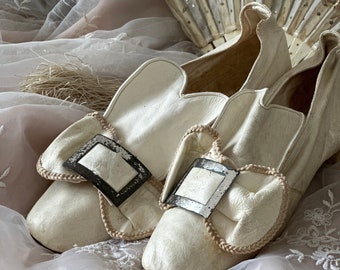 Rare antique bridal shoes 1800s shoes - fine Chevreau Kid leather - soft white - shabby Brocante chic