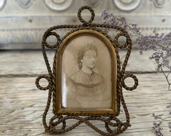 Antiek bronzen fotolijst Fotolijst met sepia damesportretfoto Victoriaans