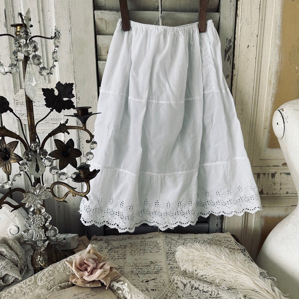 Schöner Vintage Unterrock Petticoat, bestickte Rüschen Spitze, romantic shabby