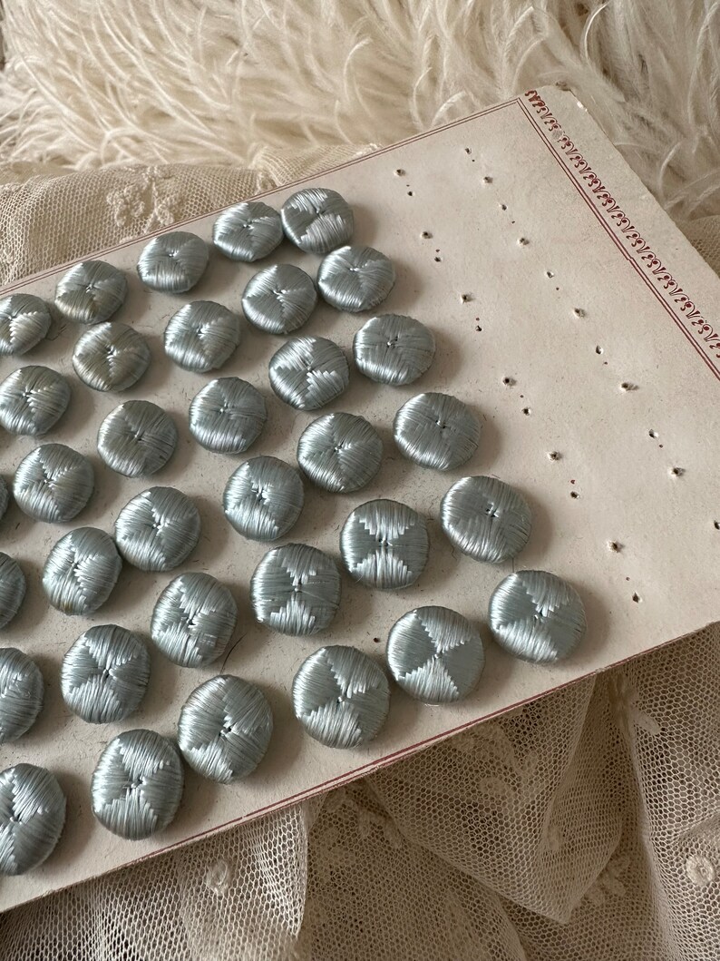 Stunning antique 1920s French button card with 48 dainty buttons in baby blue image 4
