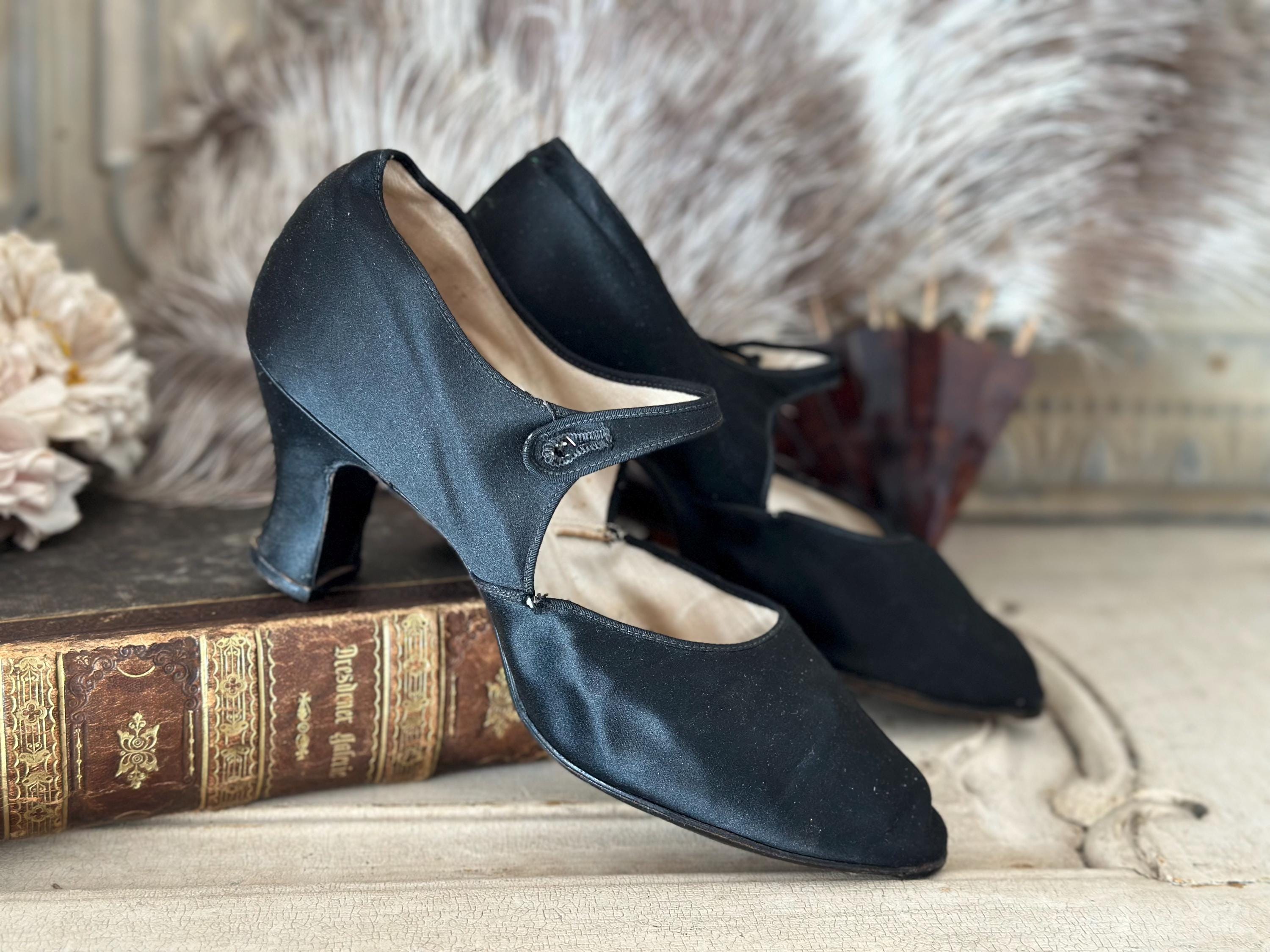 Heels Tragen Mann In Rock Und High Heels 50s Betty Pumps In Black