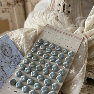 Stunning antique 1920s French button card with 48 dainty buttons in baby blue image 6