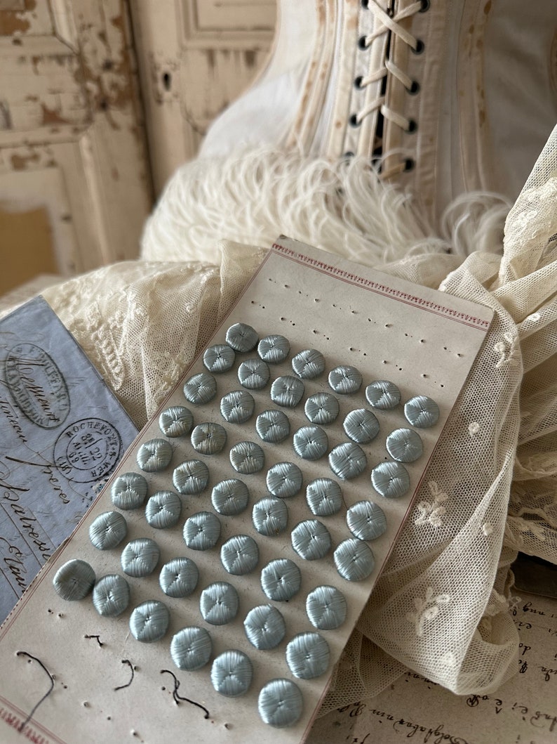 Stunning antique 1920s French button card with 48 dainty buttons in baby blue image 6