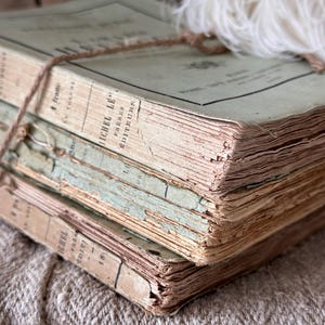 Tre antichi libri tascabili francesi del 1860 circa – Dumas, Parigi, non rifilati – Arredamento Shabby Chic e Biblioteca parigina