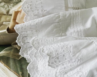 Belle jupe jupon à taille réglable années 1900, monogramme, jupon antique, dentelle à volants brodée, victorienne, shabby romantique