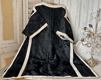 Hábito de convento italiano antiguo - vestimenta de monja - vestimenta religiosa circa 1900, damasco negro con ribetes y encaje - tejido sagrado con etiqueta