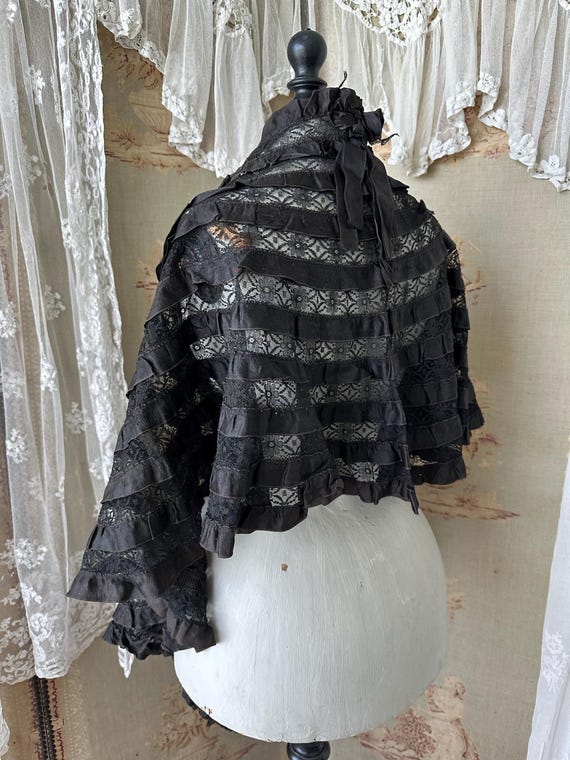 Antique Victorian lace cape – black pelerine with… - image 6