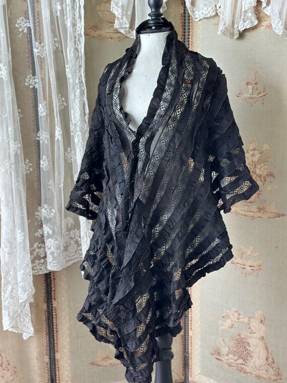 Antique Victorian lace cape – black pelerine with… - image 3