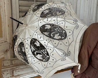 Umwerfender Antik Art Nouveau Parasol Sonnenschirm Flanierschirm mit Lochstickerei